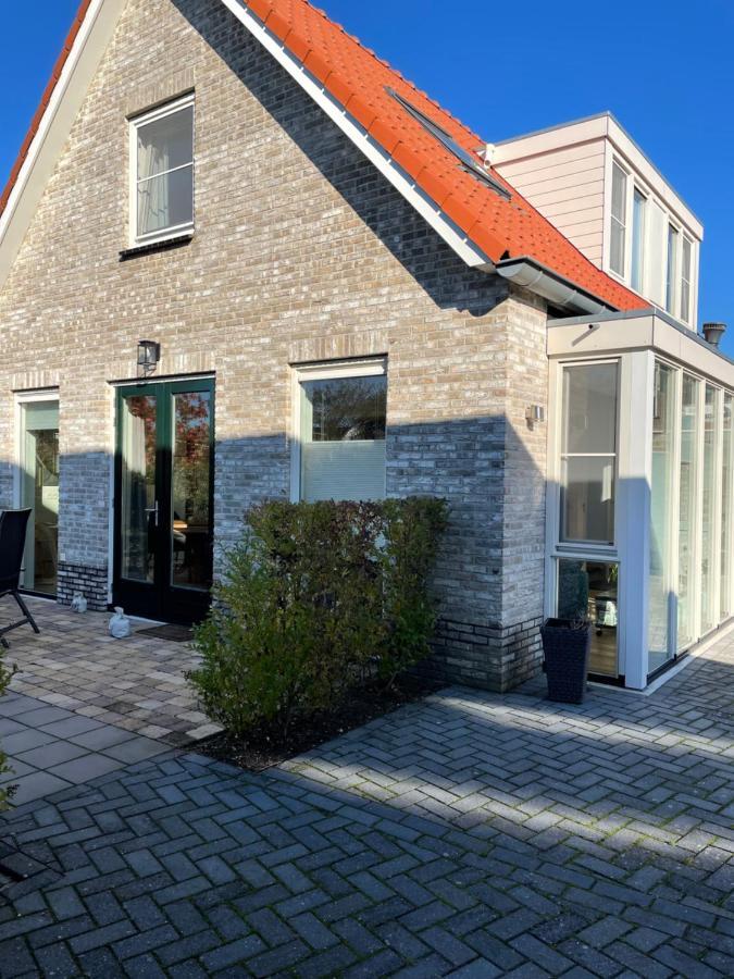 Genieten In Een Luxe Vakantiewoning, Dichtbij Het Ijsselmeer En Strand Villa Warns Exterior foto